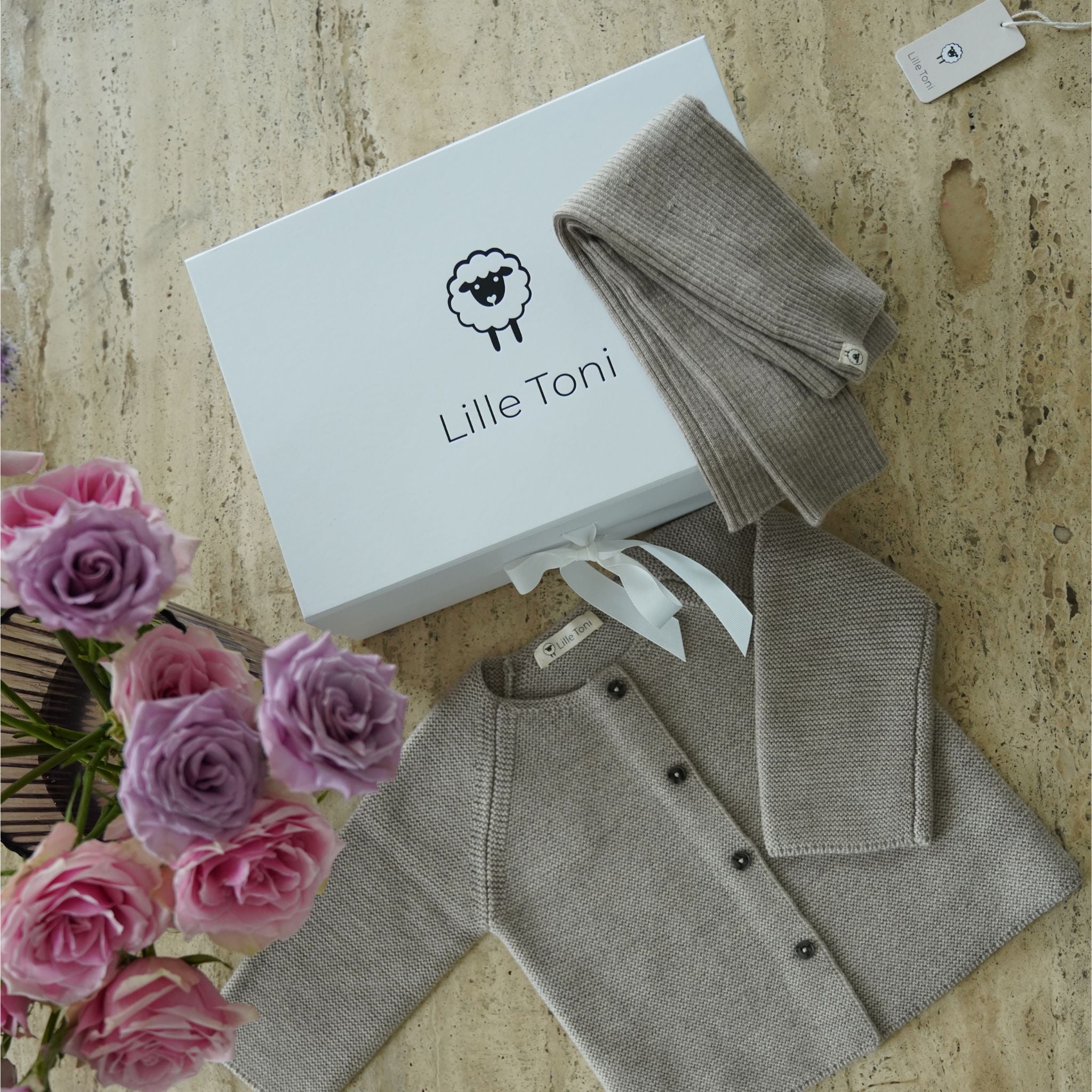 Geschenkset aus Cardigan "Emil" & Leggings "Finn" in camel melange