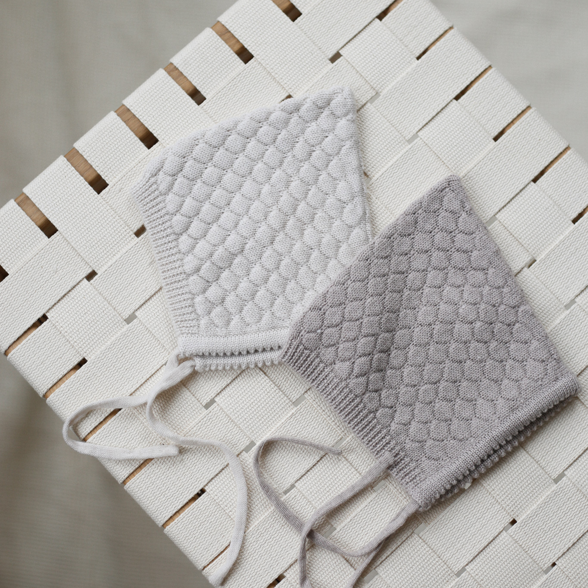 Baby bonnet "Ela" to tie in cream