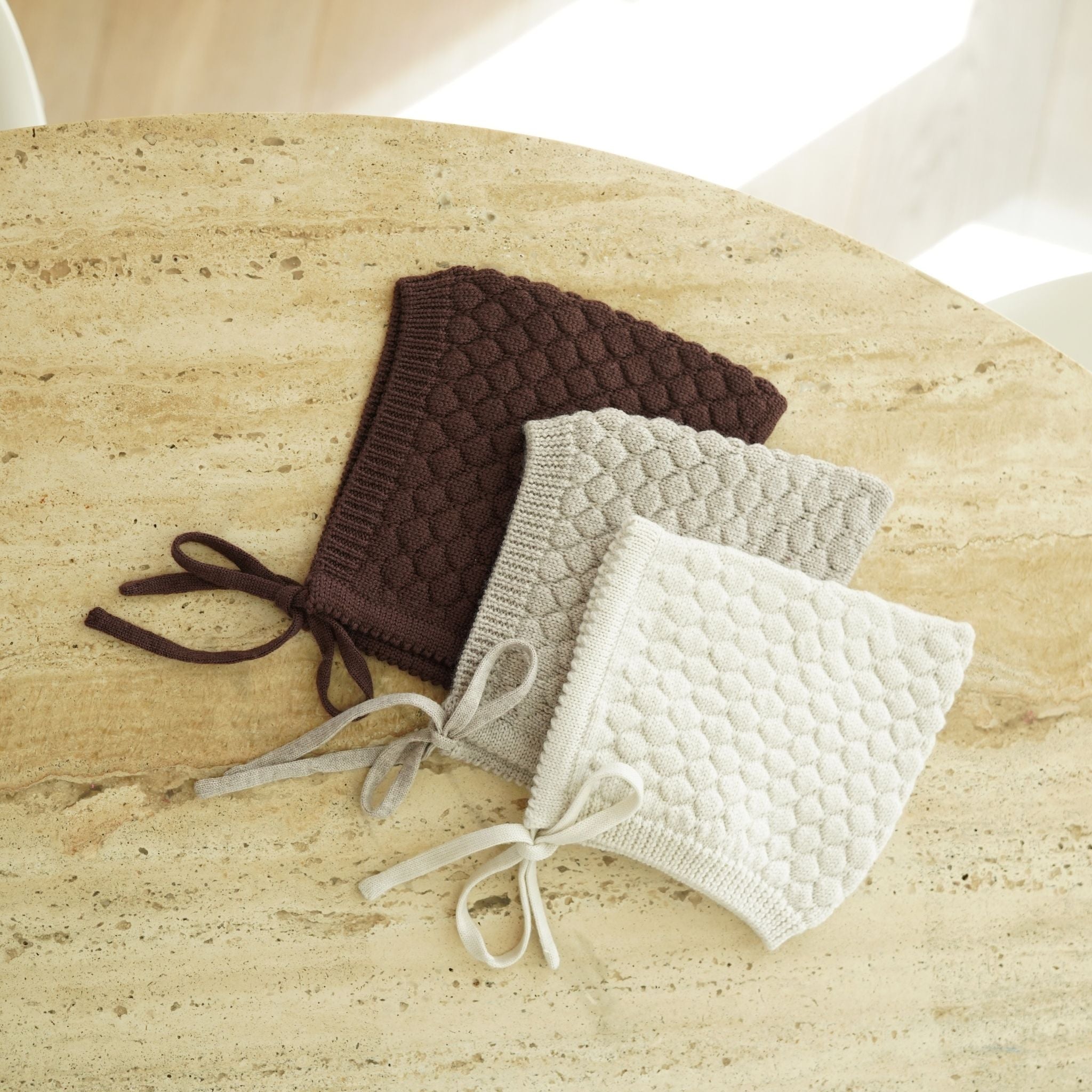 Baby bonnet "Ela" to tie in cream