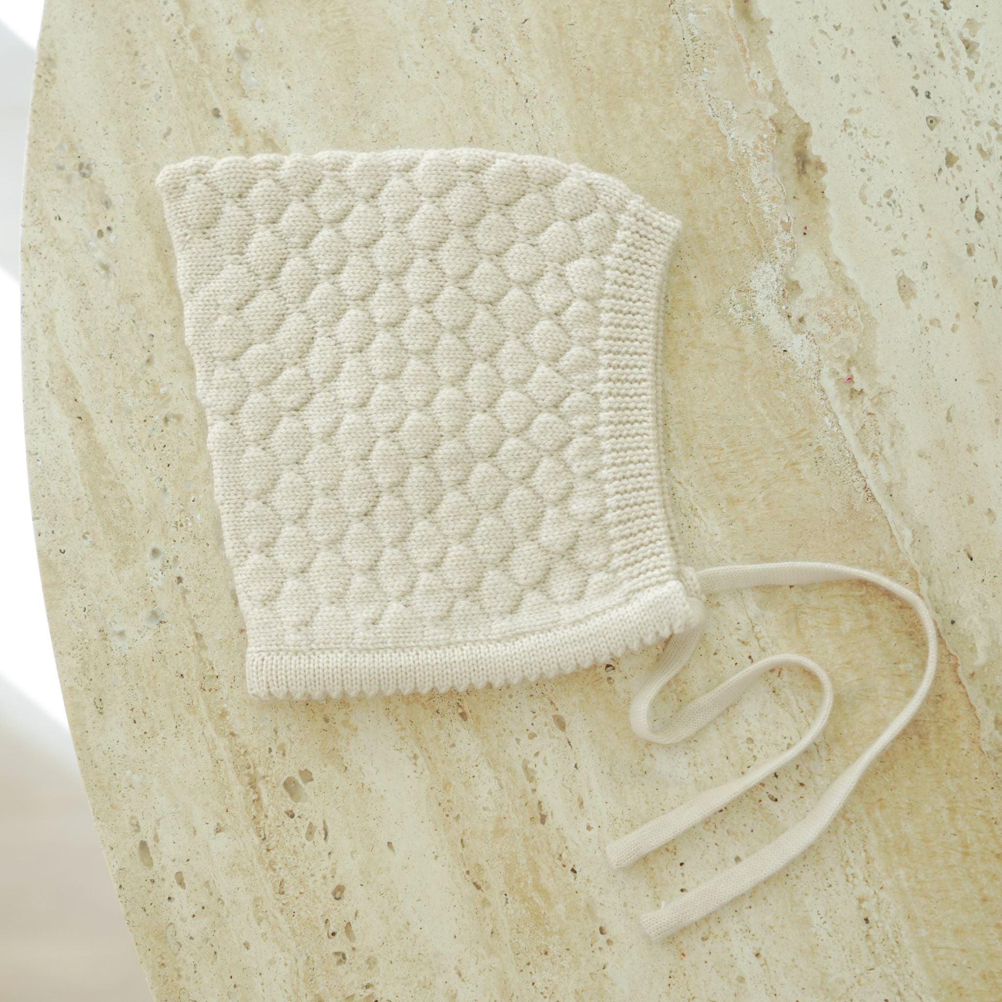 Baby bonnet "Ela" to tie in cream