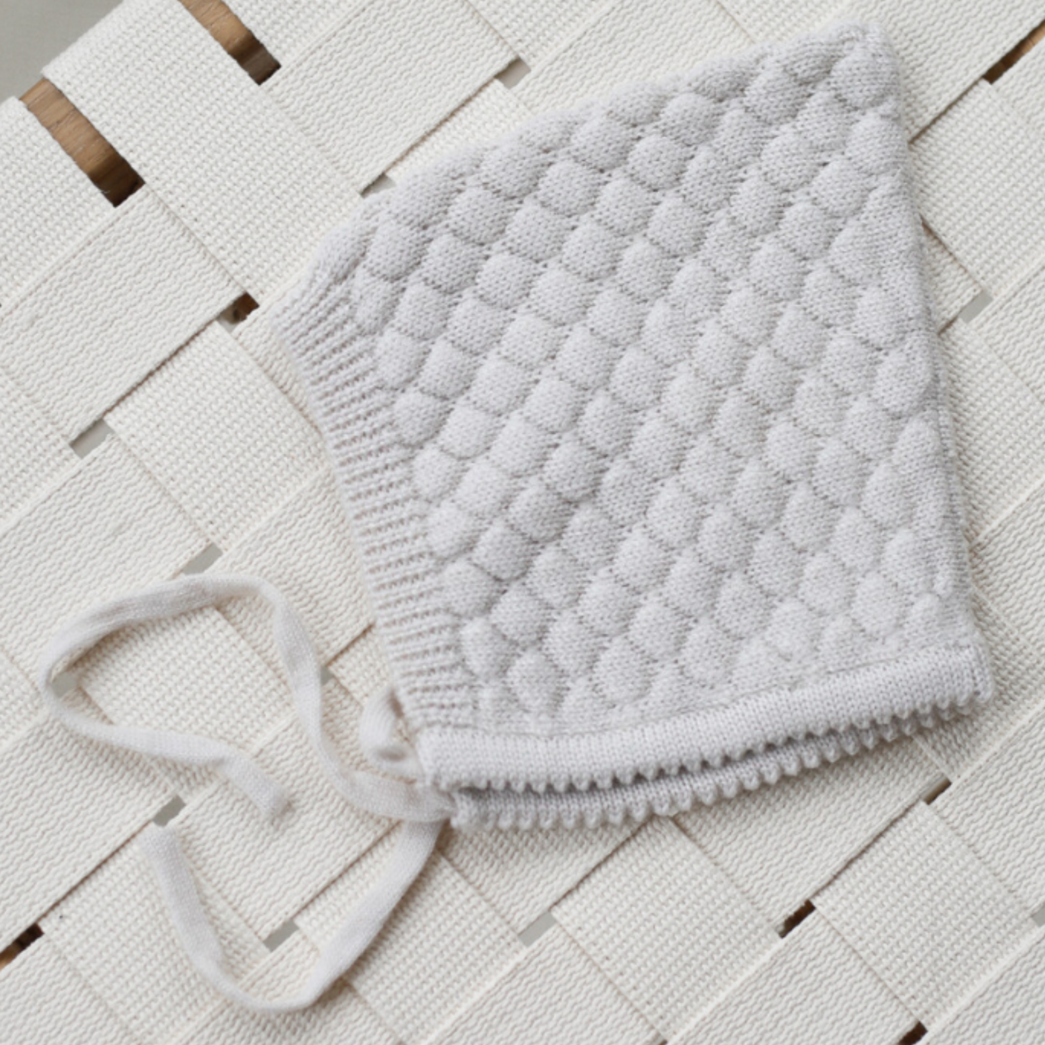 Baby bonnet "Ela" to tie in cream