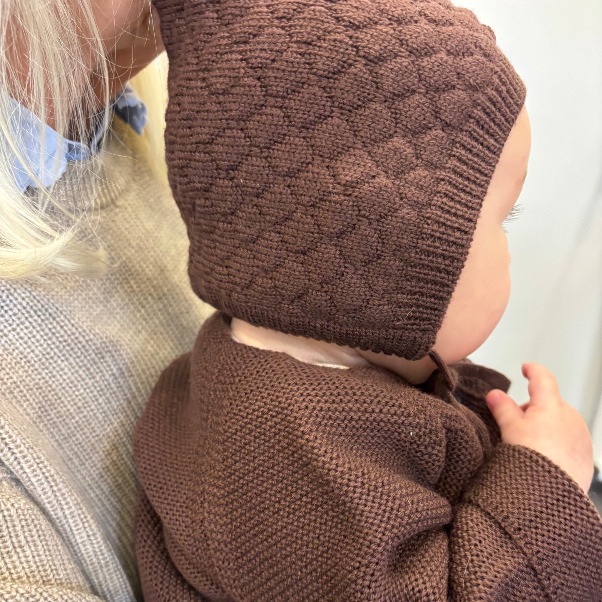 Baby bonnet "Ela" to tie in camel melange
