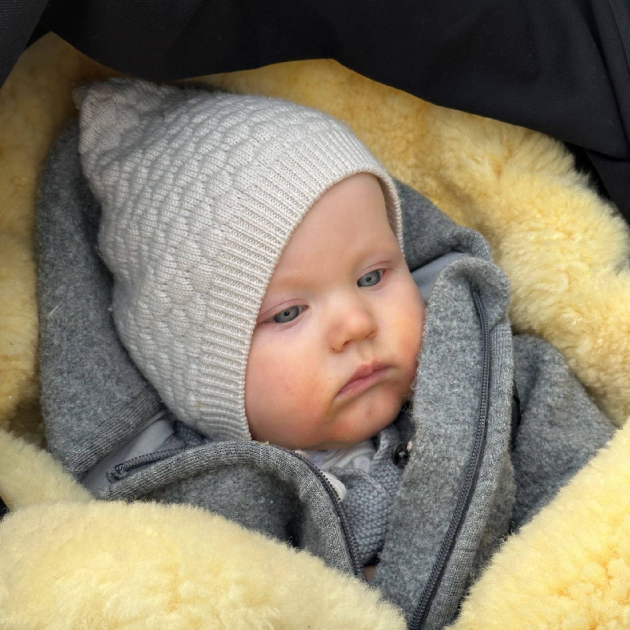 Baby bonnet "Ela" to tie in cream