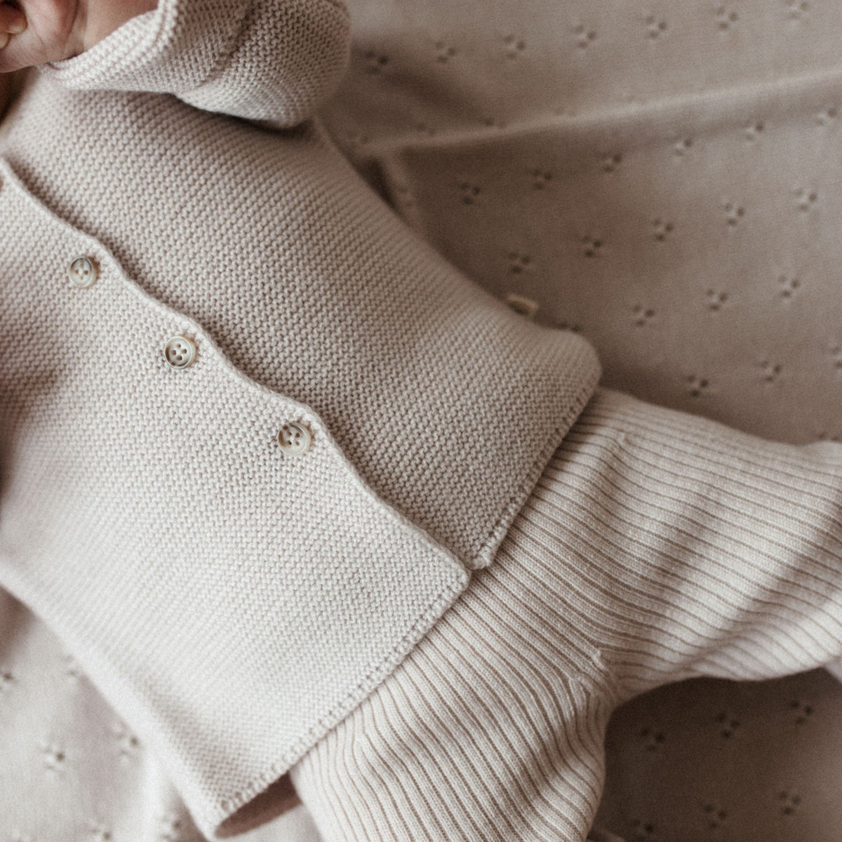 Emil cardigan in rosewood – Bestandteil des Geschenksets