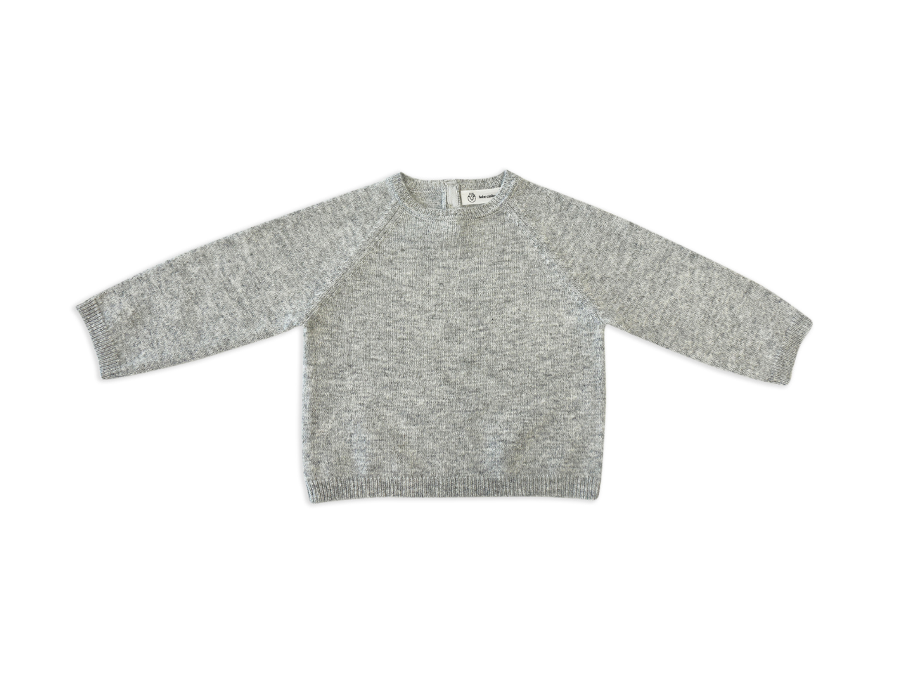 Unser kuschelweicher Pullover Pippa ist aus 100% feinstem Cashmere gestrickt. Der lockere Schnitt gibt dem Pullover einen lässigen Look, wirkt aber nicht zu oversized. Die kleine Knopfleiste auf der Rückseite erleichtert das An- und Ausziehen.