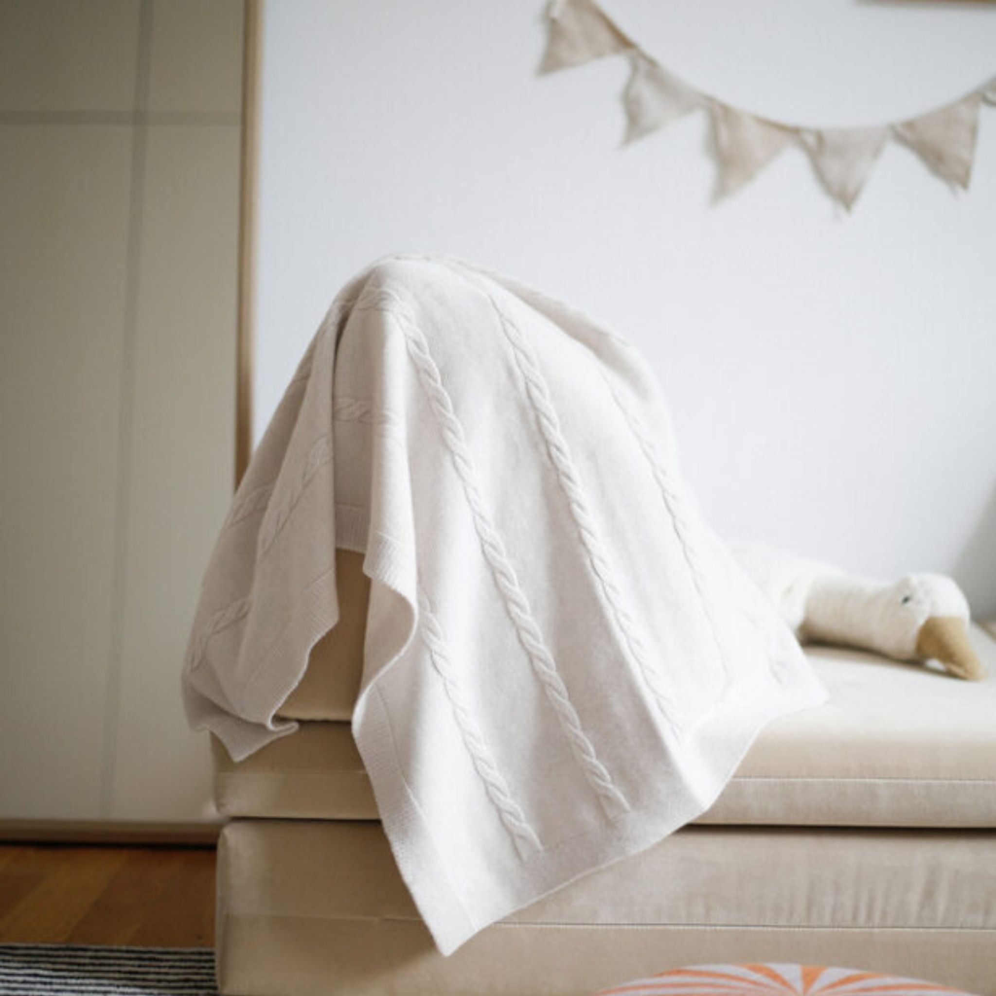 Blanket "Svea" with cable knit pattern in cream