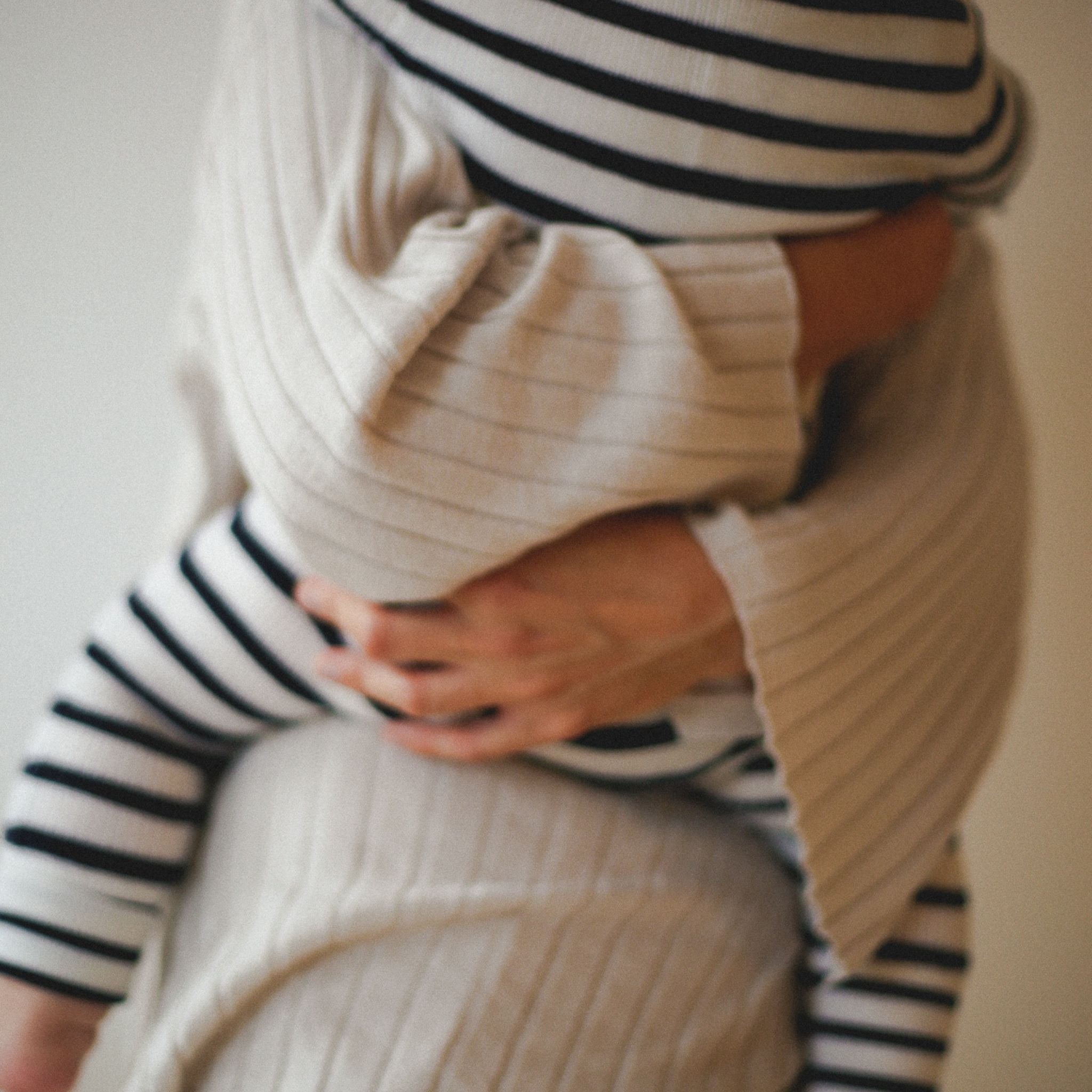 Geschenkset aus Strampler "Thea" und Mütze "Lotte" in marine