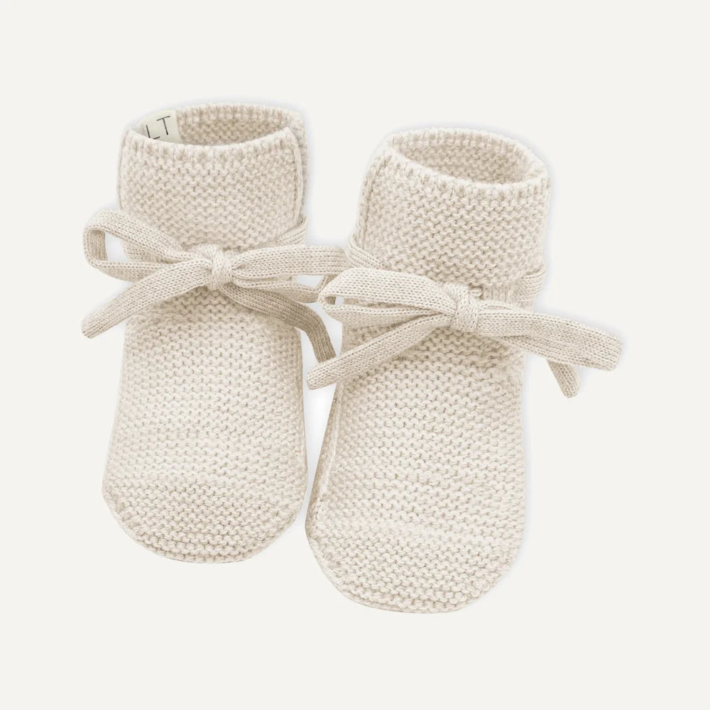 Geschenkset aus Cardigan "Emil", Leggings "Finn" & Babyschuhen "Toni" in creme