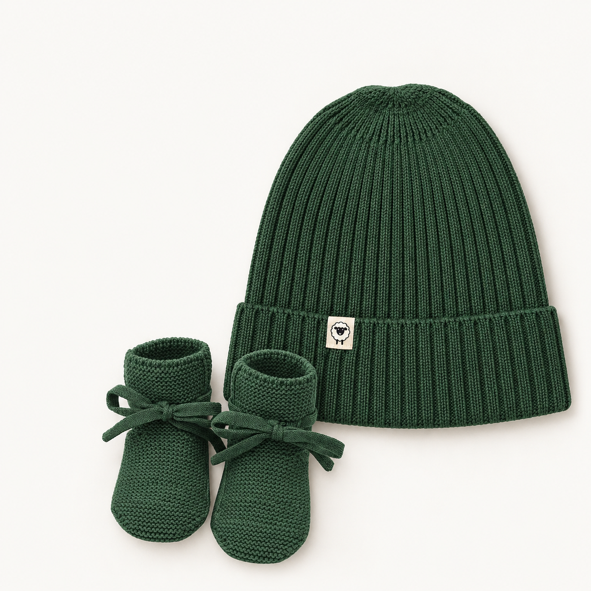 Geschenkset Mütze Emma und Babyschuhe Toni in moos – Lille Toni