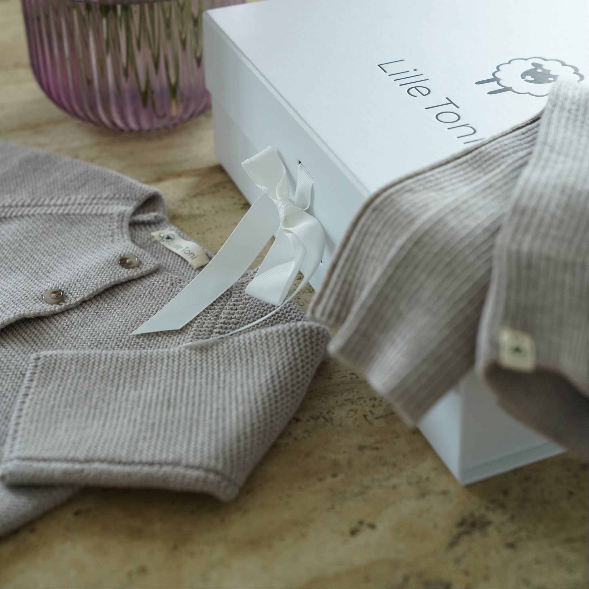 Geschenkset aus Cardigan "Emil" & Leggings "Finn" in camel melange