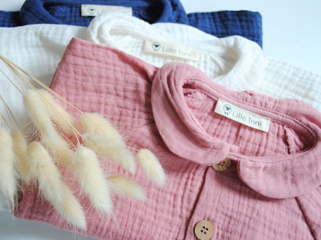 Babyblusen in rose, offwhite und blau