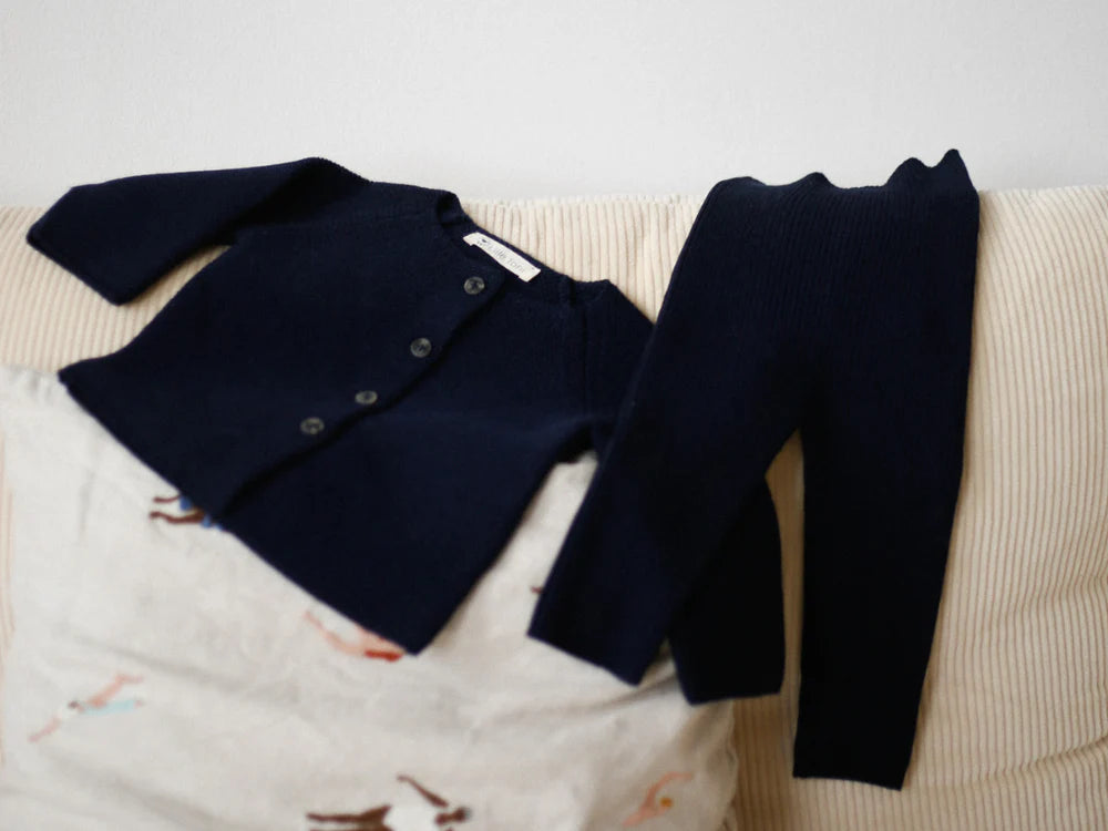 Geschenkset aus Cardigan "Emil" & Leggings "Finn" in marine