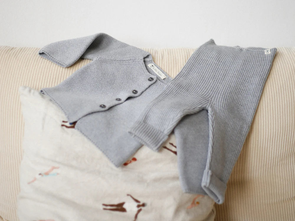 Geschenkset aus Cardigan "Emil" & Leggings "Finn" in grau melange