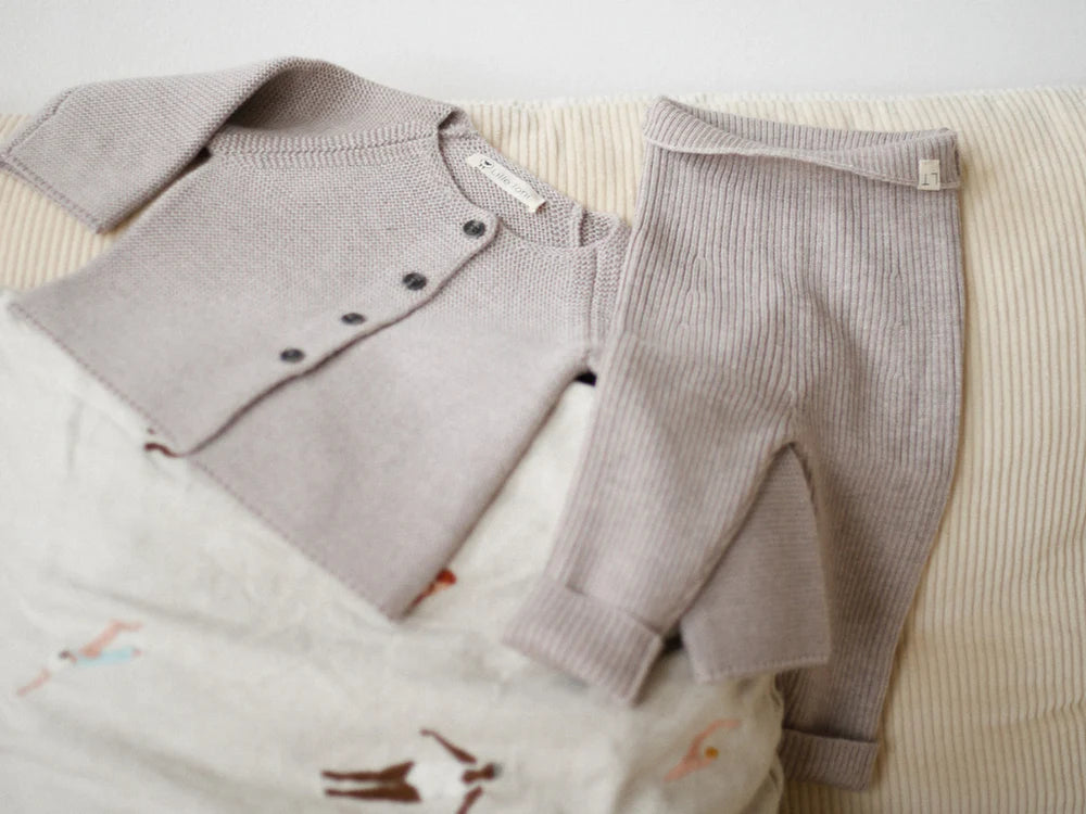 Geschenkset aus Cardigan "Emil" & Leggings "Finn" in camel melange