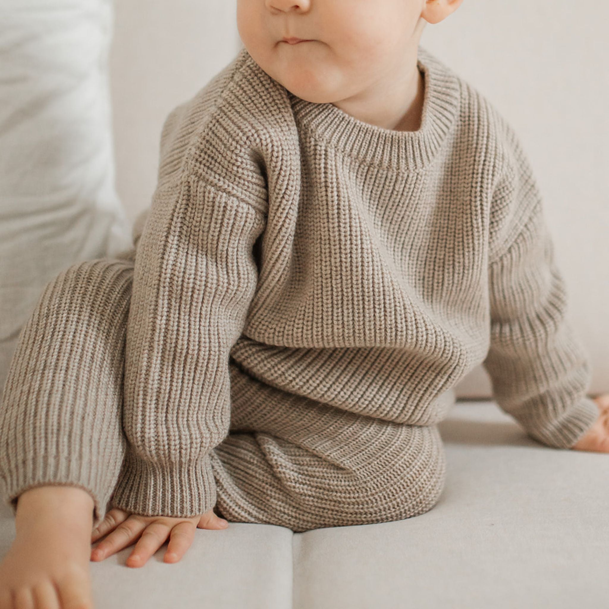 Geschenkset aus Damenpullover "Meike" und Kinderpullover "Paul" in new sand