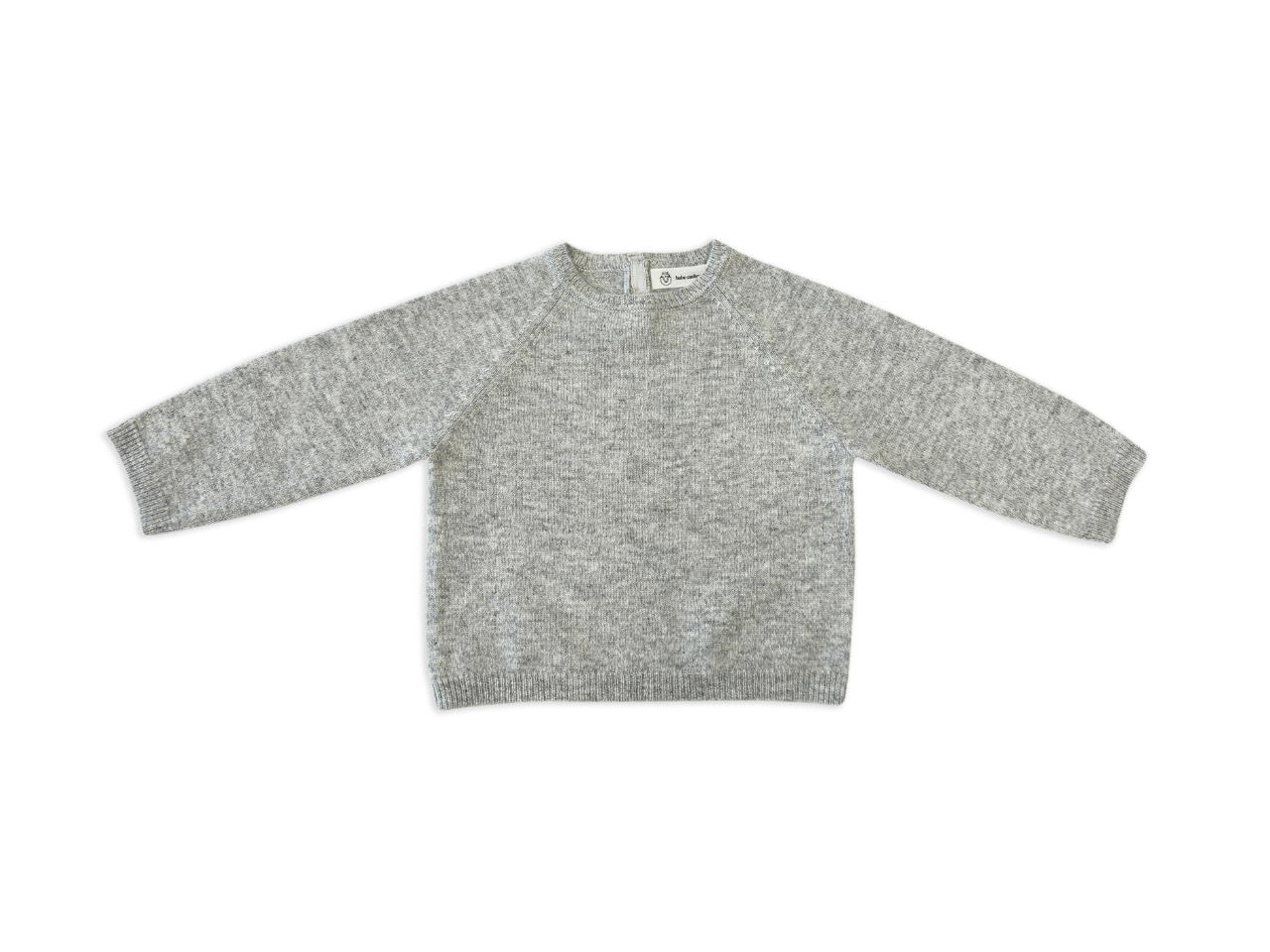 Unser kuschelweicher Pullover Pippa ist aus 100% feinstem Cashmere gestrickt. Der lockere Schnitt gibt dem Pullover einen lässigen Look, wirkt aber nicht zu oversized. Die kleine Knopfleiste auf der Rückseite erleichtert das An- und Ausziehen. 