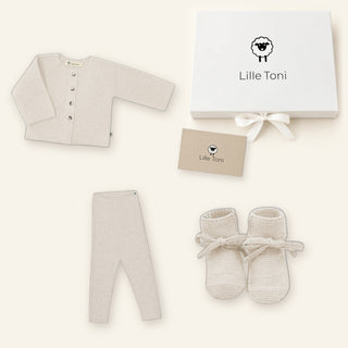 Geschenkset aus Cardigan Emil, Leggings Finn & Babyschuhen Toni in creme